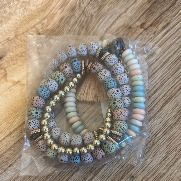 NWT Multicolor Beaded Bracelet Set - Picture 2 of 2